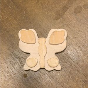 Paintable butterfly magnet